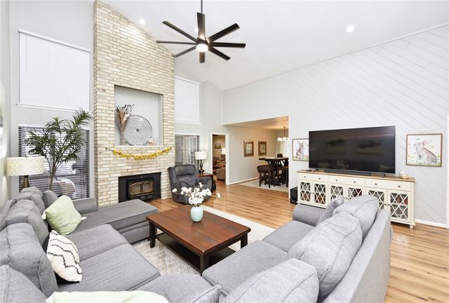 2527 Live Oak Drive, Rosenberg, TX 77471