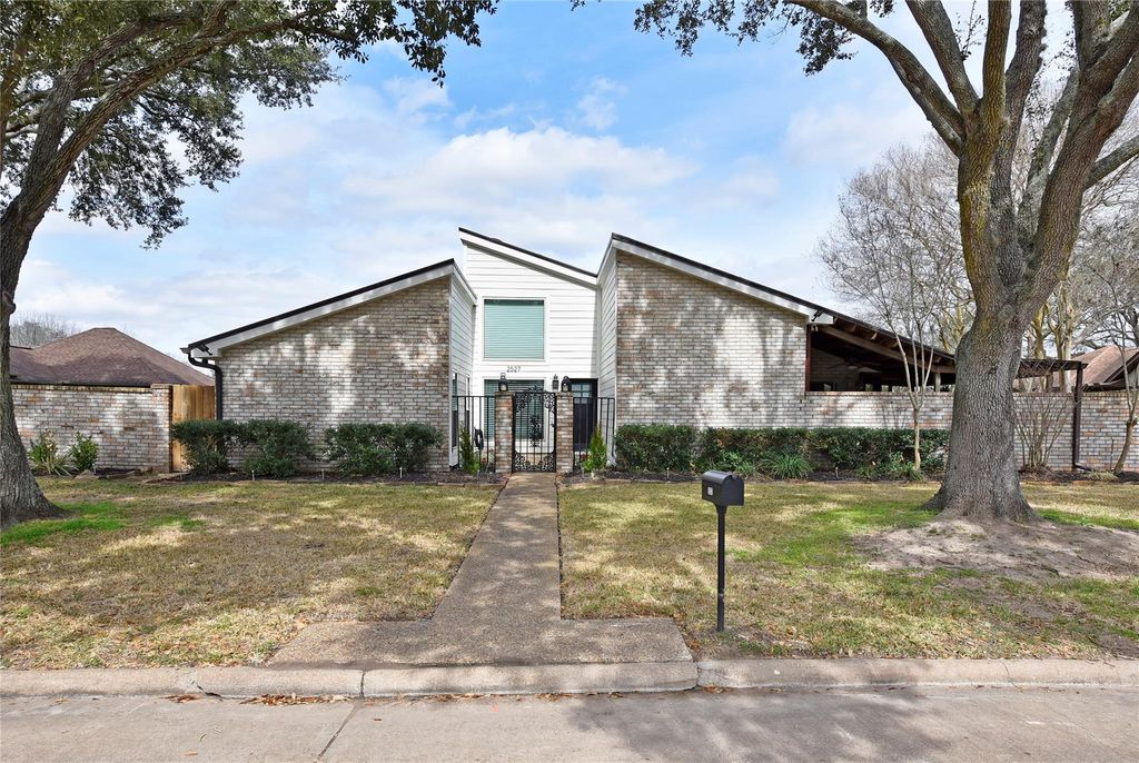 2527 Live Oak Drive, Rosenberg, TX 77471