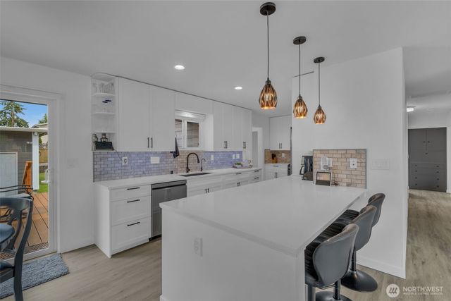 9015 218th Street SW, Edmonds, WA 98026