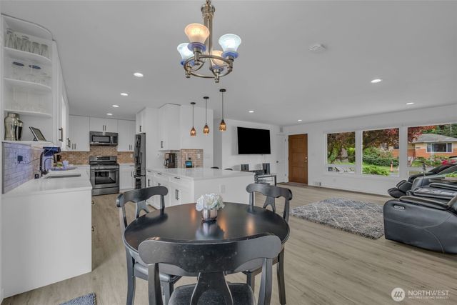 9015 218th Street SW, Edmonds, WA 98026