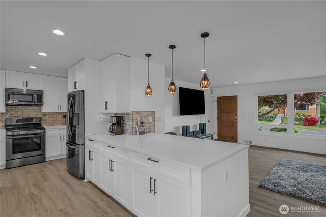 9015 218th Street SW, Edmonds, WA 98026