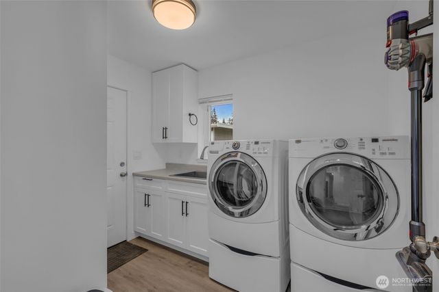 9015 218th Street SW, Edmonds, WA 98026