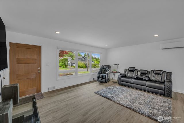 9015 218th Street SW, Edmonds, WA 98026