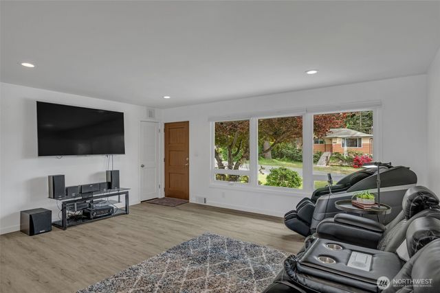9015 218th Street SW, Edmonds, WA 98026