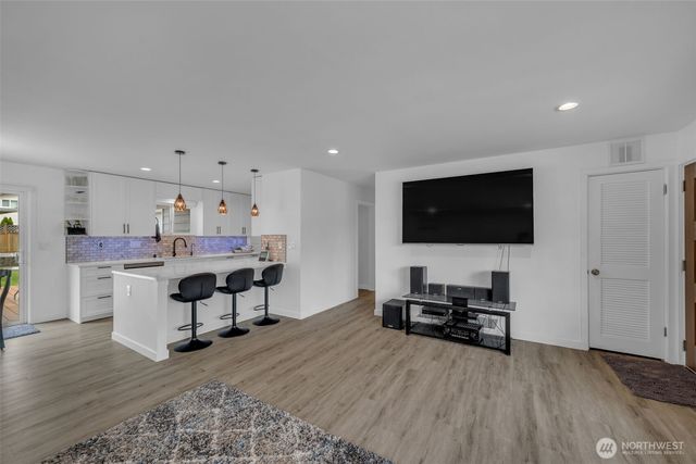 9015 218th Street SW, Edmonds, WA 98026