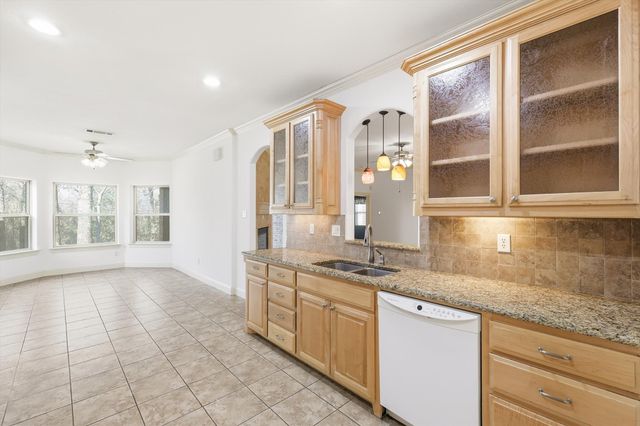 204 Trailwood Drive, Euless, TX 76039