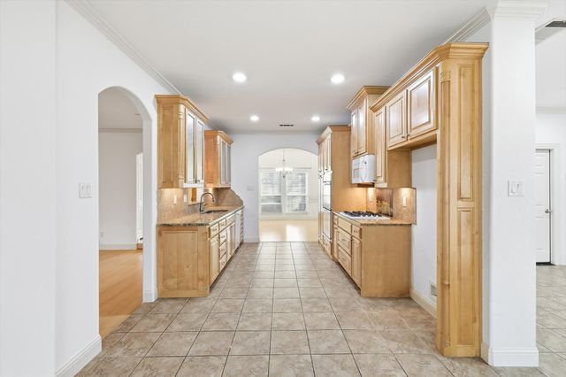 204 Trailwood Drive, Euless, TX 76039