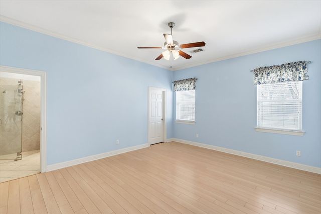 204 Trailwood Drive, Euless, TX 76039