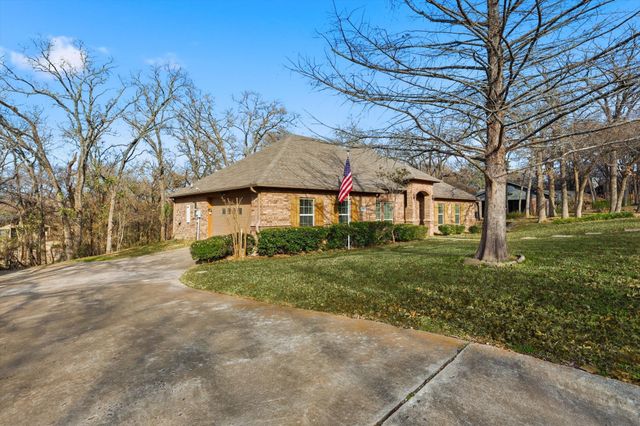 204 Trailwood Drive, Euless, TX 76039