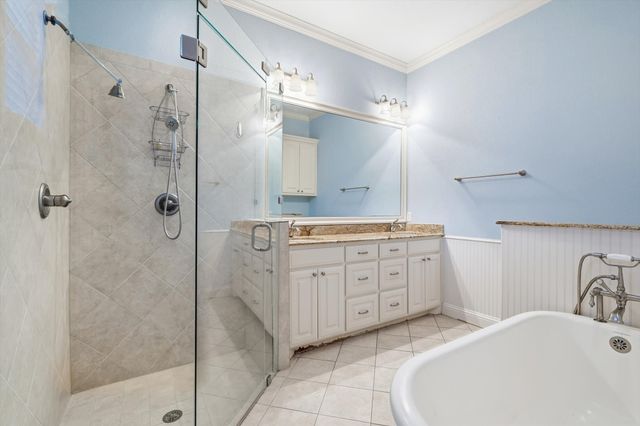 204 Trailwood Drive, Euless, TX 76039