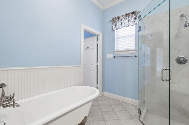 204 Trailwood Drive, Euless, TX 76039