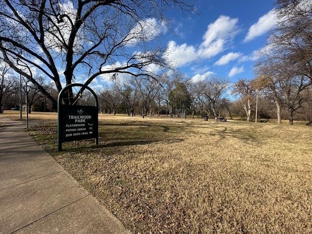 204 Trailwood Drive, Euless, TX 76039