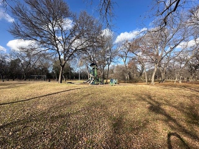 204 Trailwood Drive, Euless, TX 76039