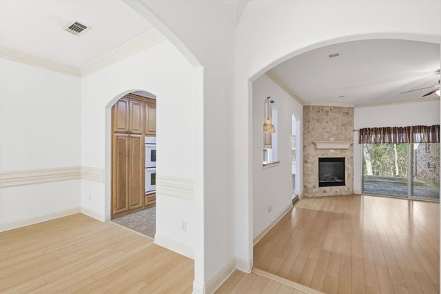 204 Trailwood Drive, Euless, TX 76039