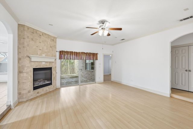 204 Trailwood Drive, Euless, TX 76039