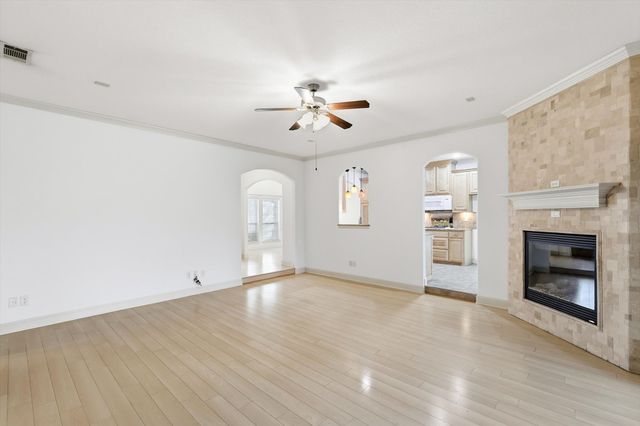 204 Trailwood Drive, Euless, TX 76039