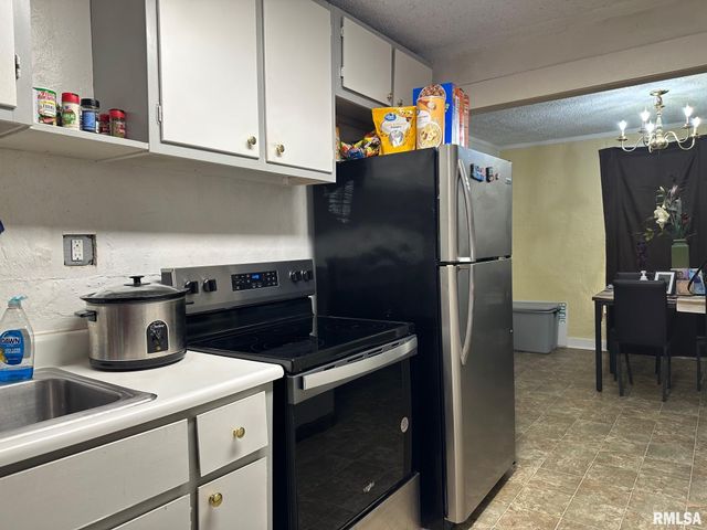 432 N DANIELS Avenue, Springfield, IL 62702