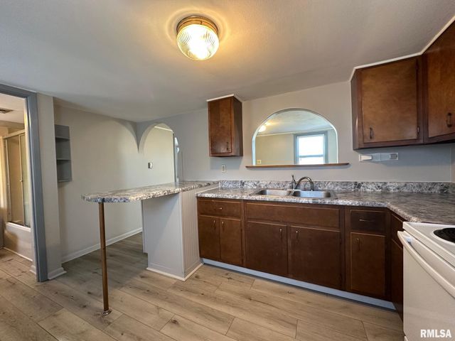 432 N DANIELS Avenue, Springfield, IL 62702