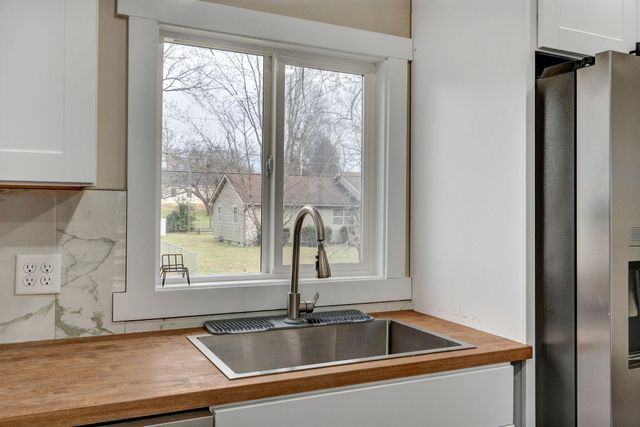 2900 W Lombard Street, Springfield, MO 65802