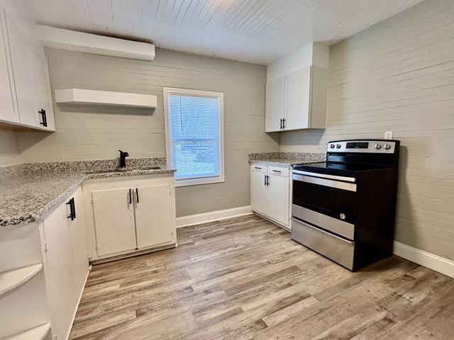 612 Maple St, Manchester, TN 37355