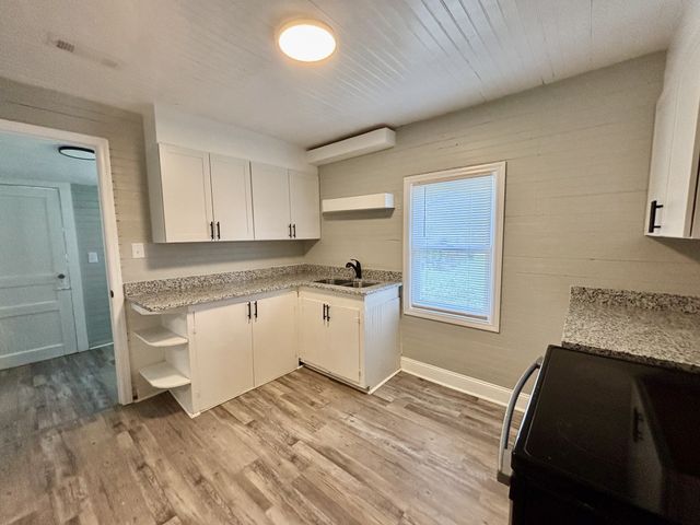 612 Maple St, Manchester, TN 37355