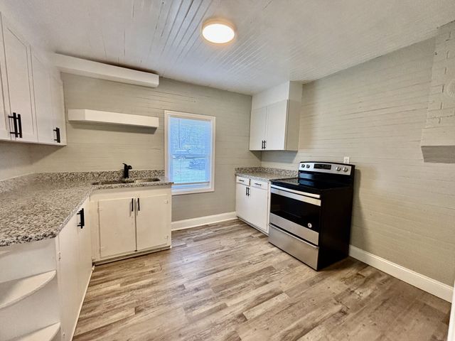 612 Maple St, Manchester, TN 37355