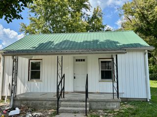 612 Maple St, Manchester, TN 37355