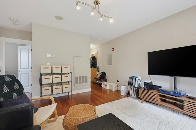 27 Wheeler St 224, Cambridge, MA 02138