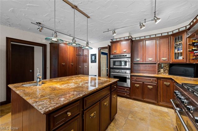 9940 Chardon Road, Chardon, OH 44024