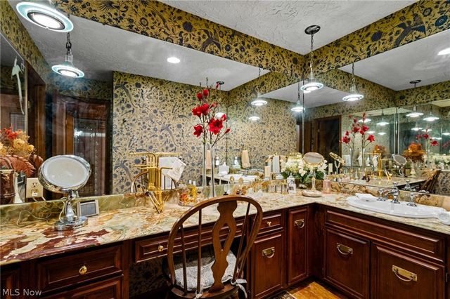 9940 Chardon Road, Chardon, OH 44024