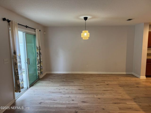 348 AUBURN OAKS Road E, Jacksonville, FL 32218