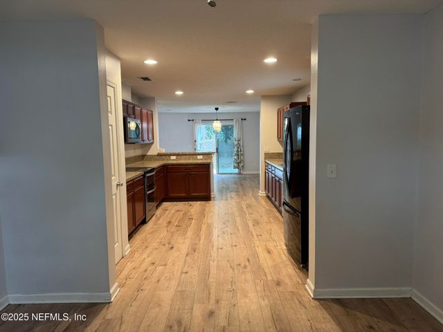 348 AUBURN OAKS Road E, Jacksonville, FL 32218