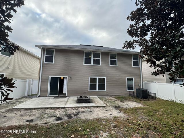 348 AUBURN OAKS Road E, Jacksonville, FL 32218