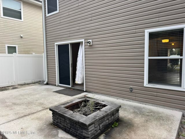 348 AUBURN OAKS Road E, Jacksonville, FL 32218