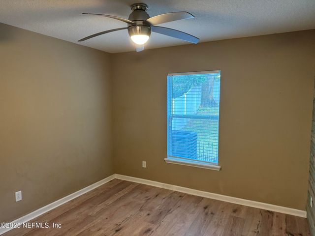 348 AUBURN OAKS Road E, Jacksonville, FL 32218