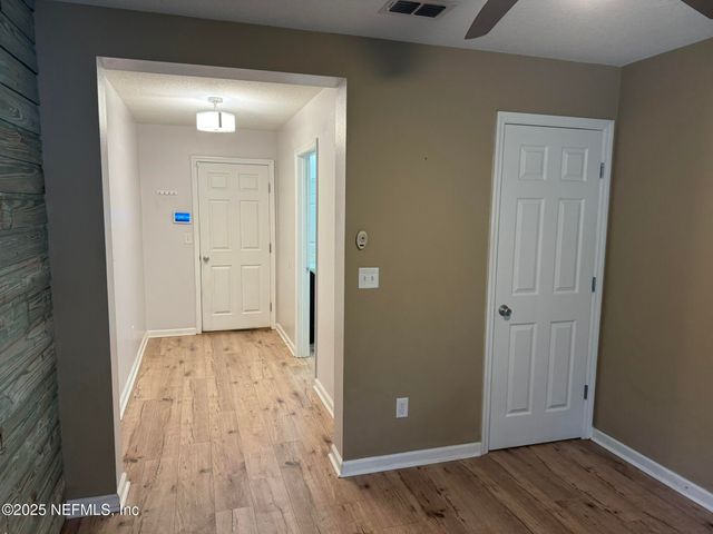 348 AUBURN OAKS Road E, Jacksonville, FL 32218