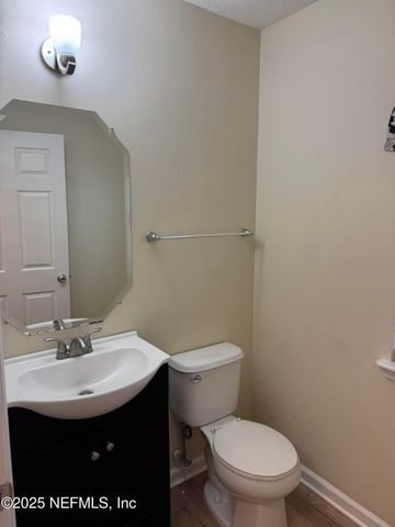 348 AUBURN OAKS Road E, Jacksonville, FL 32218