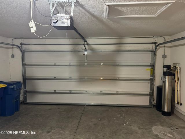 348 AUBURN OAKS Road E, Jacksonville, FL 32218