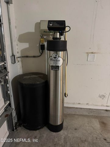 348 AUBURN OAKS Road E, Jacksonville, FL 32218