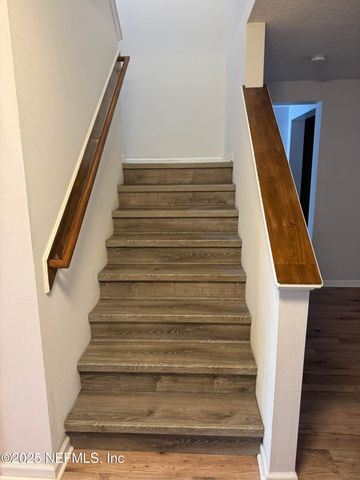 348 AUBURN OAKS Road E, Jacksonville, FL 32218