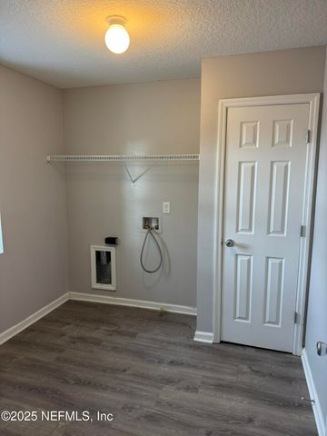 348 AUBURN OAKS Road E, Jacksonville, FL 32218