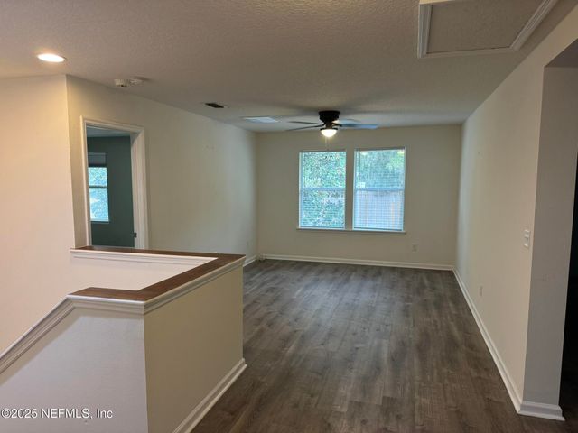 348 AUBURN OAKS Road E, Jacksonville, FL 32218