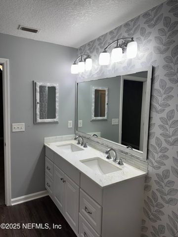 348 AUBURN OAKS Road E, Jacksonville, FL 32218