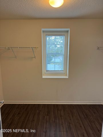 348 AUBURN OAKS Road E, Jacksonville, FL 32218