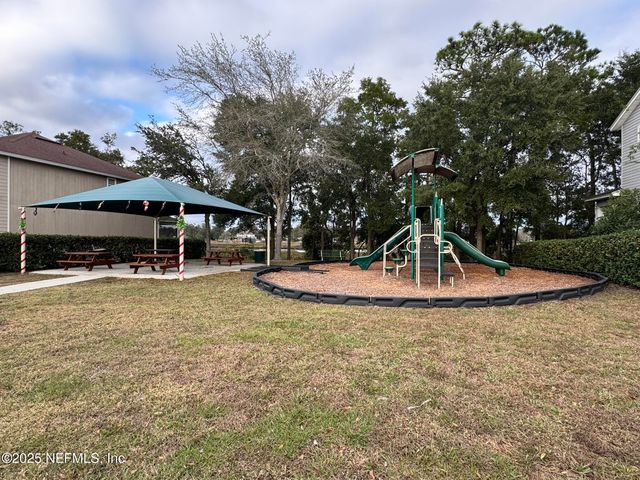 348 AUBURN OAKS Road E, Jacksonville, FL 32218