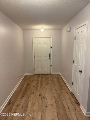 348 AUBURN OAKS Road E, Jacksonville, FL 32218