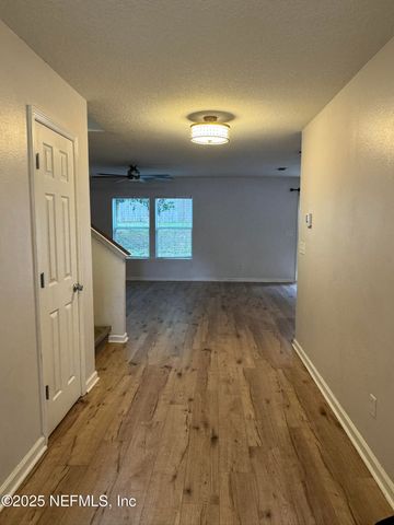 348 AUBURN OAKS Road E, Jacksonville, FL 32218