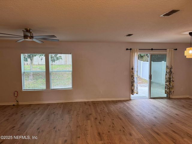 348 AUBURN OAKS Road E, Jacksonville, FL 32218
