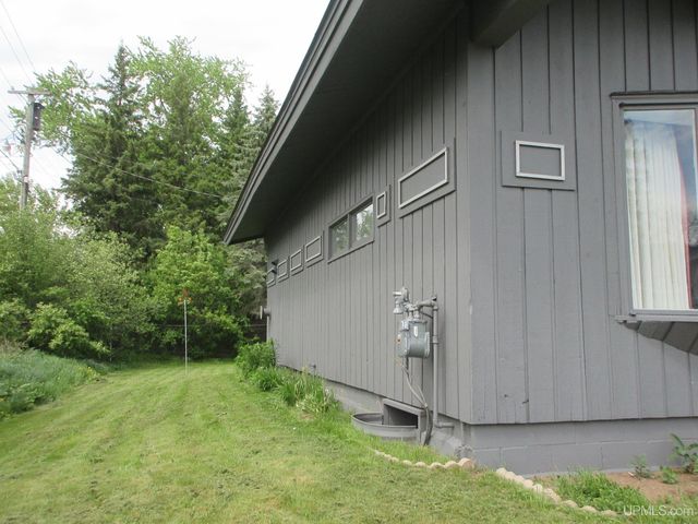 507 Pierce Street, Wakefield, MI 49968