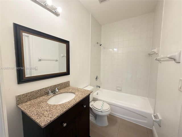 7663 N Southwood Cir, Davie, FL 33328